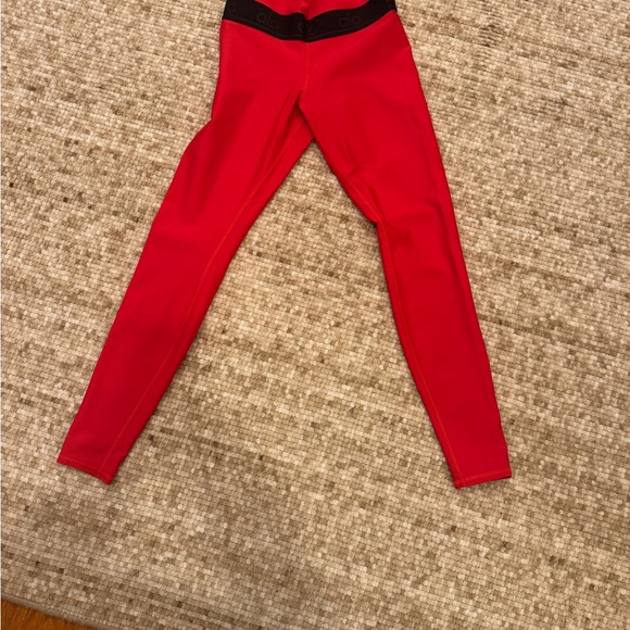 ALO Yoga Leggings Size M High Waisted Tomato Red Logo - Picture 3 of 8